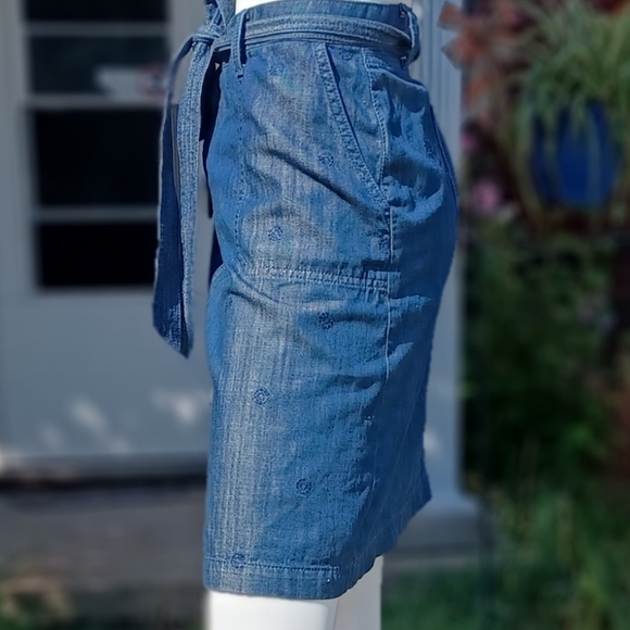 🆕️Talbots Chambray Embroidered skirt - Picture 5 of 6